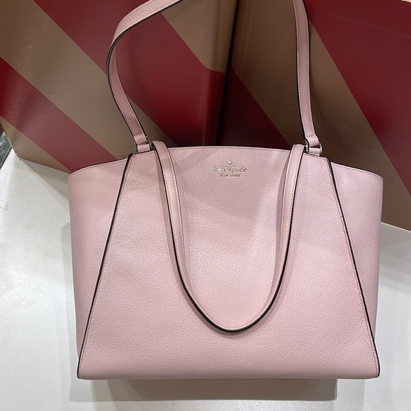 Kate Spade Brim Laptop Tote 

COLOR:
Chalk Pink - Picture 15 of 16